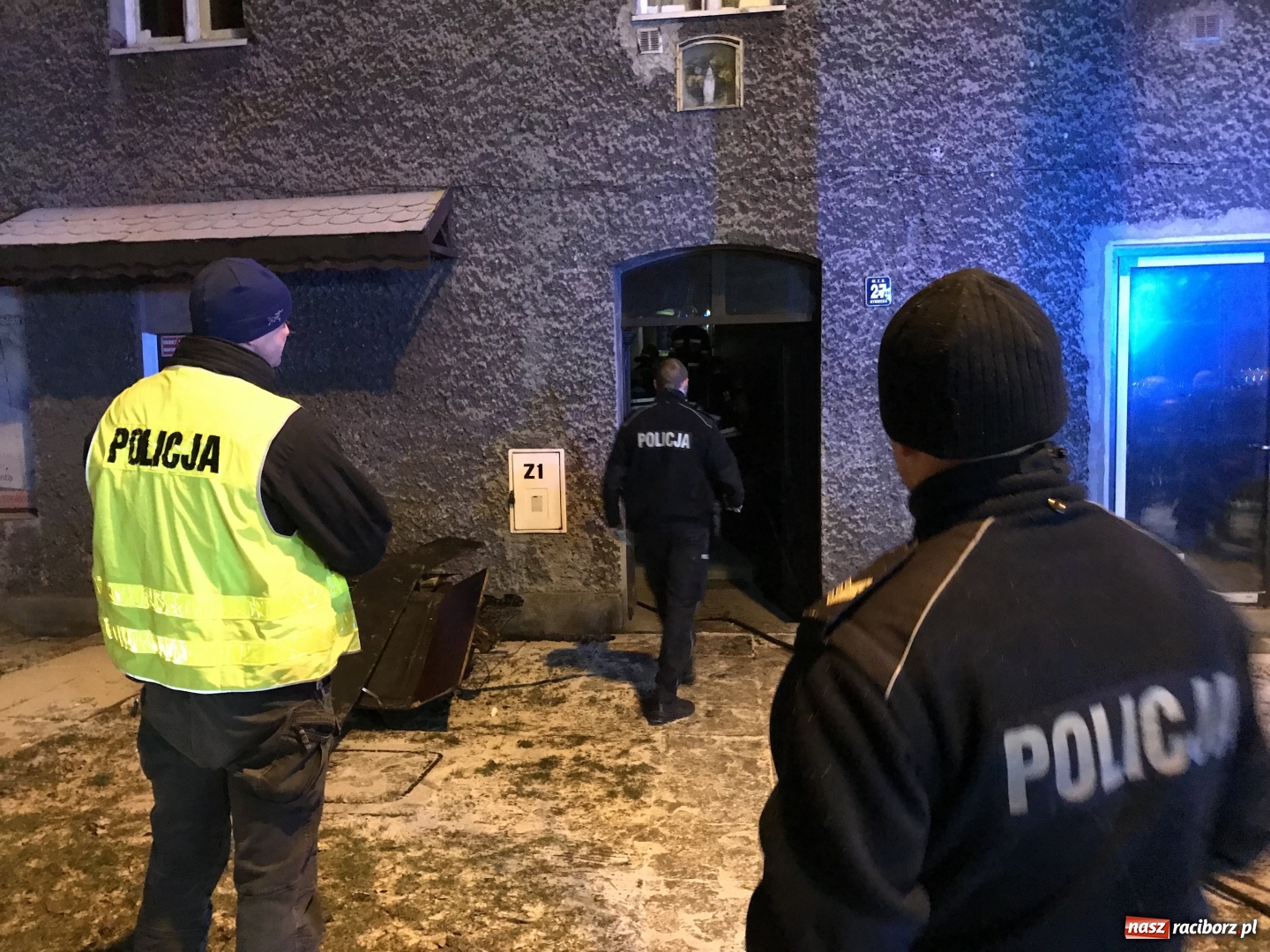 Zdjęcie w galerii na portalu naszraciborz.pl: Pożar na Rybnickiej. Ewakuowano mieszkańców budynku FOTO i WIDEO wiadomości z regionu