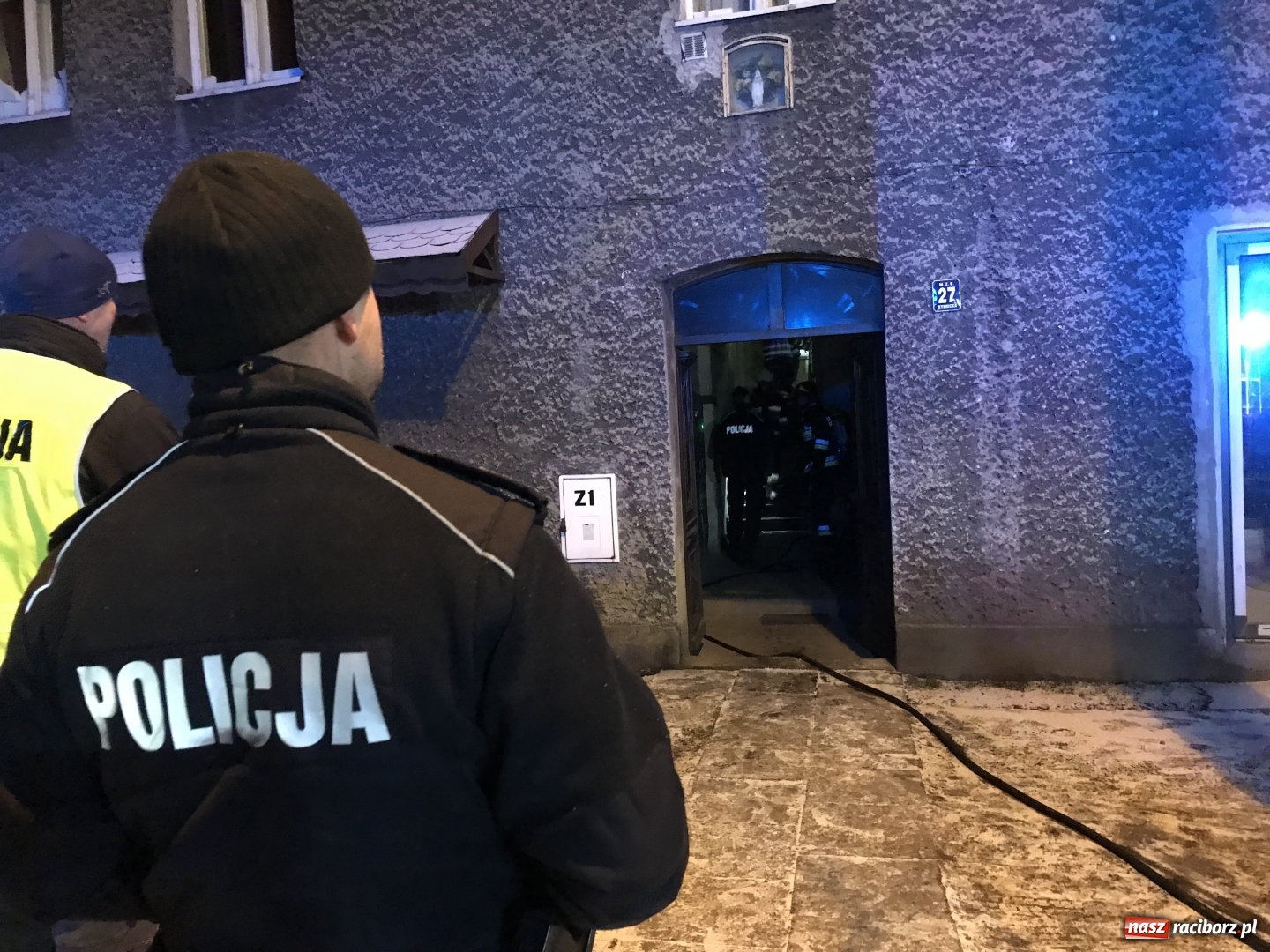 Zdjęcie w galerii na portalu naszraciborz.pl: Pożar na Rybnickiej. Ewakuowano mieszkańców budynku FOTO i WIDEO wiadomości z regionu