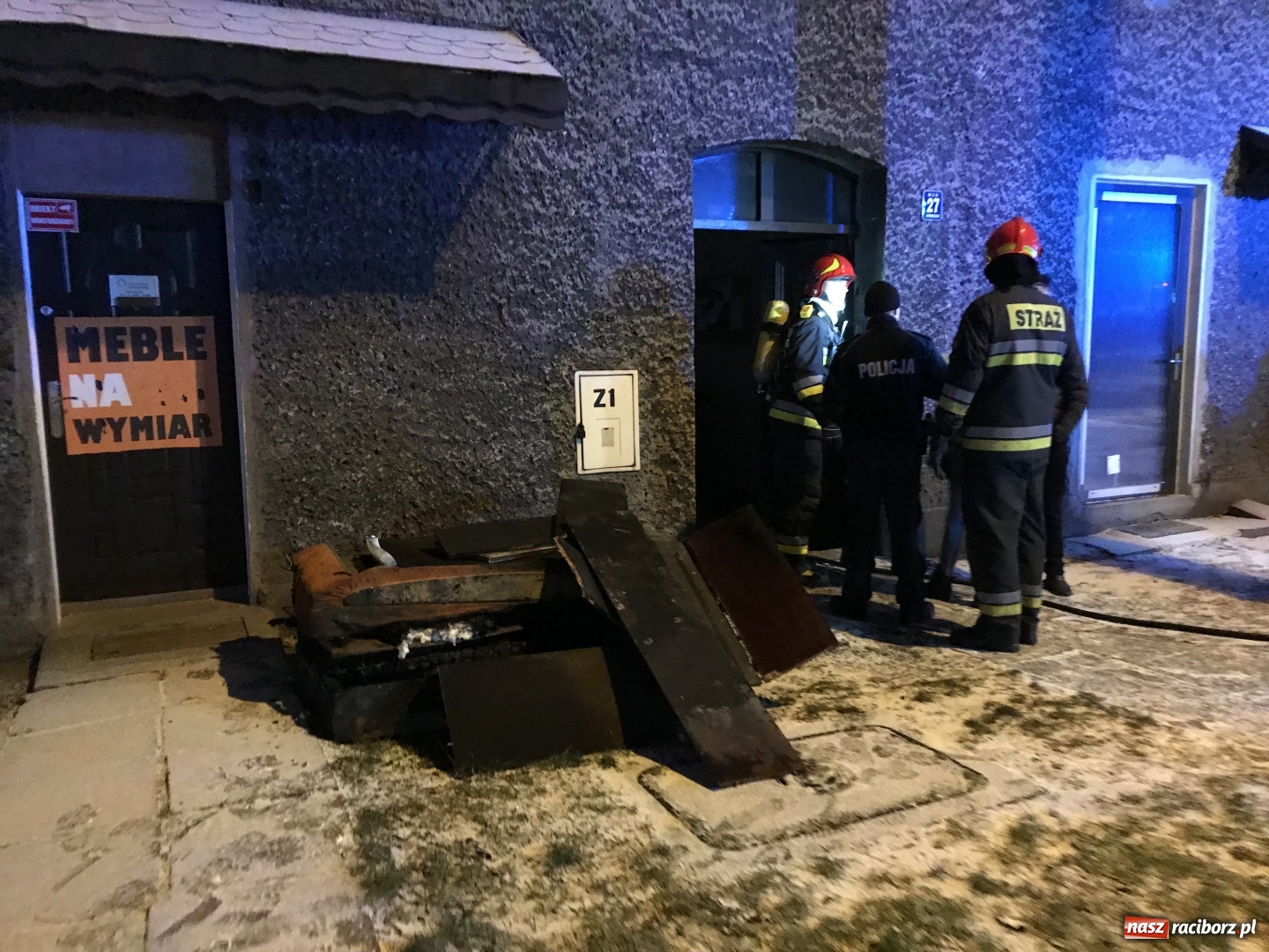 Zdjęcie w galerii na portalu naszraciborz.pl: Pożar na Rybnickiej. Ewakuowano mieszkańców budynku FOTO i WIDEO wiadomości z regionu