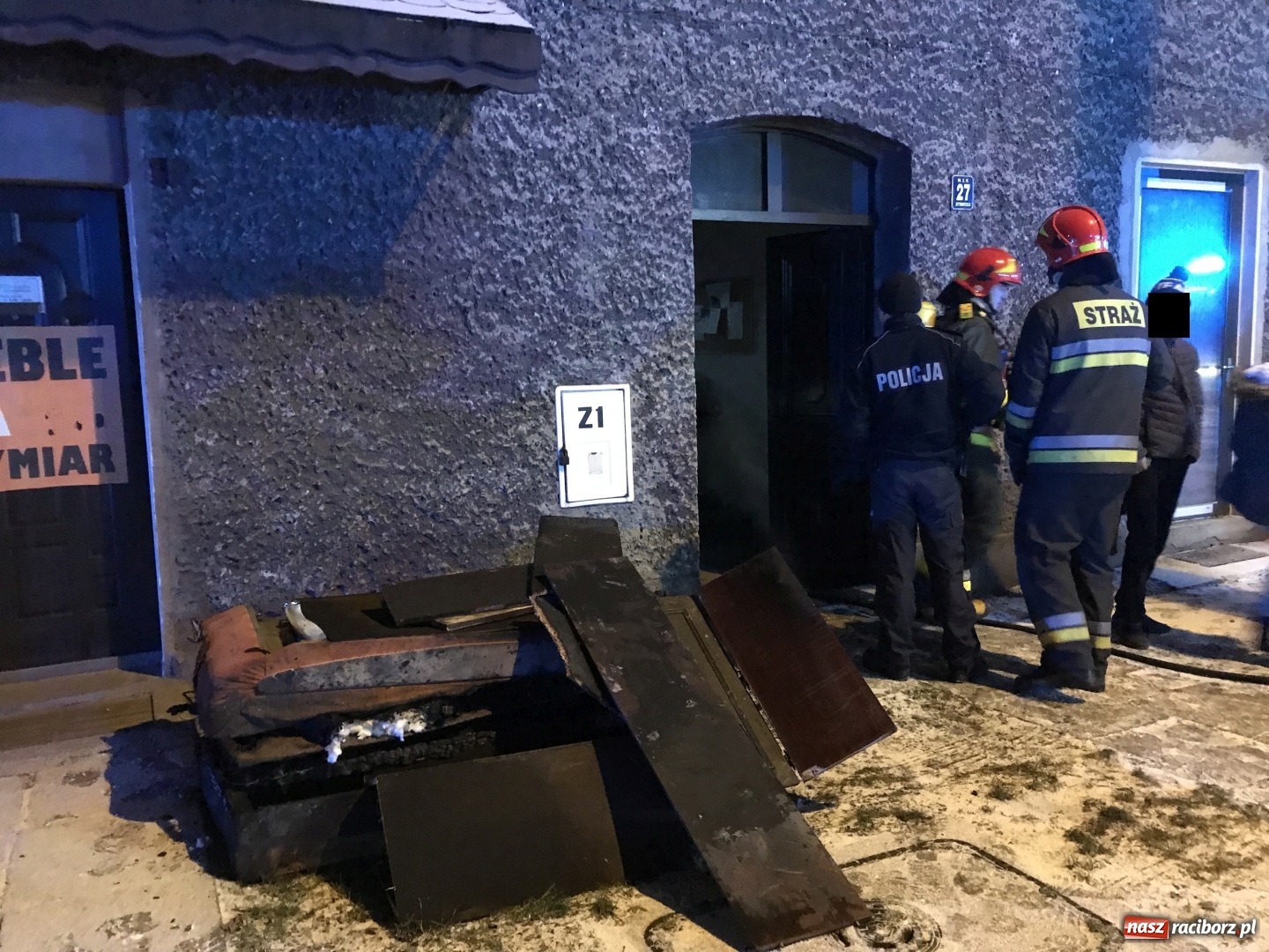 Zdjęcie w galerii na portalu naszraciborz.pl: Pożar na Rybnickiej. Ewakuowano mieszkańców budynku FOTO i WIDEO wiadomości z regionu