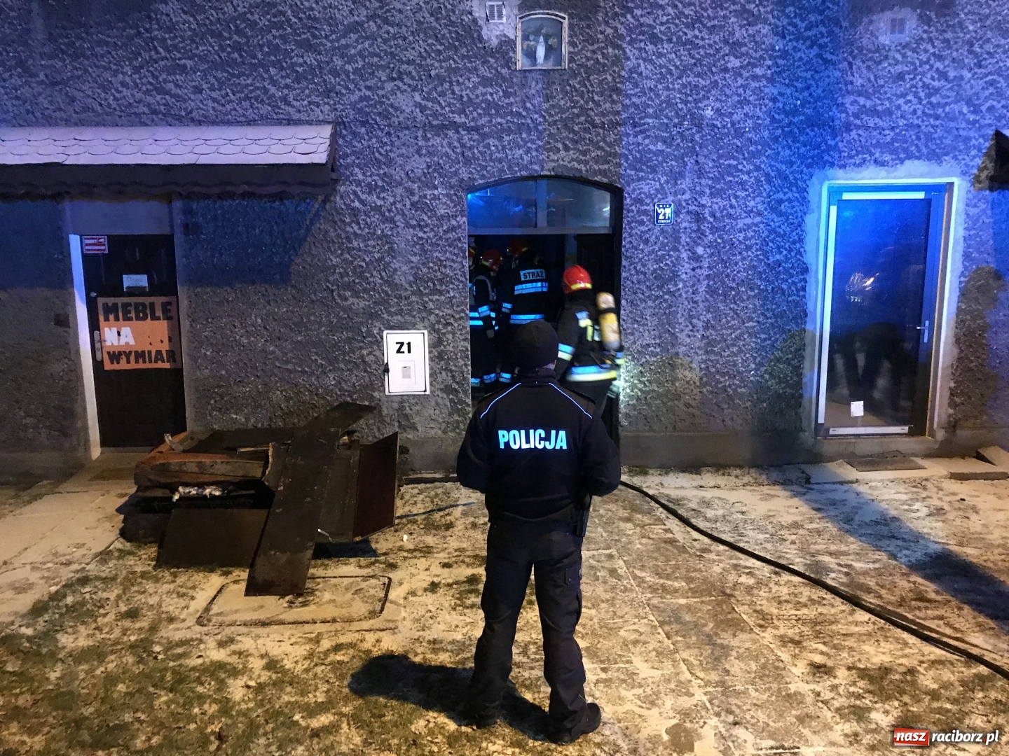 Zdjęcie w galerii na portalu naszraciborz.pl: Pożar na Rybnickiej. Ewakuowano mieszkańców budynku FOTO i WIDEO wiadomości z regionu