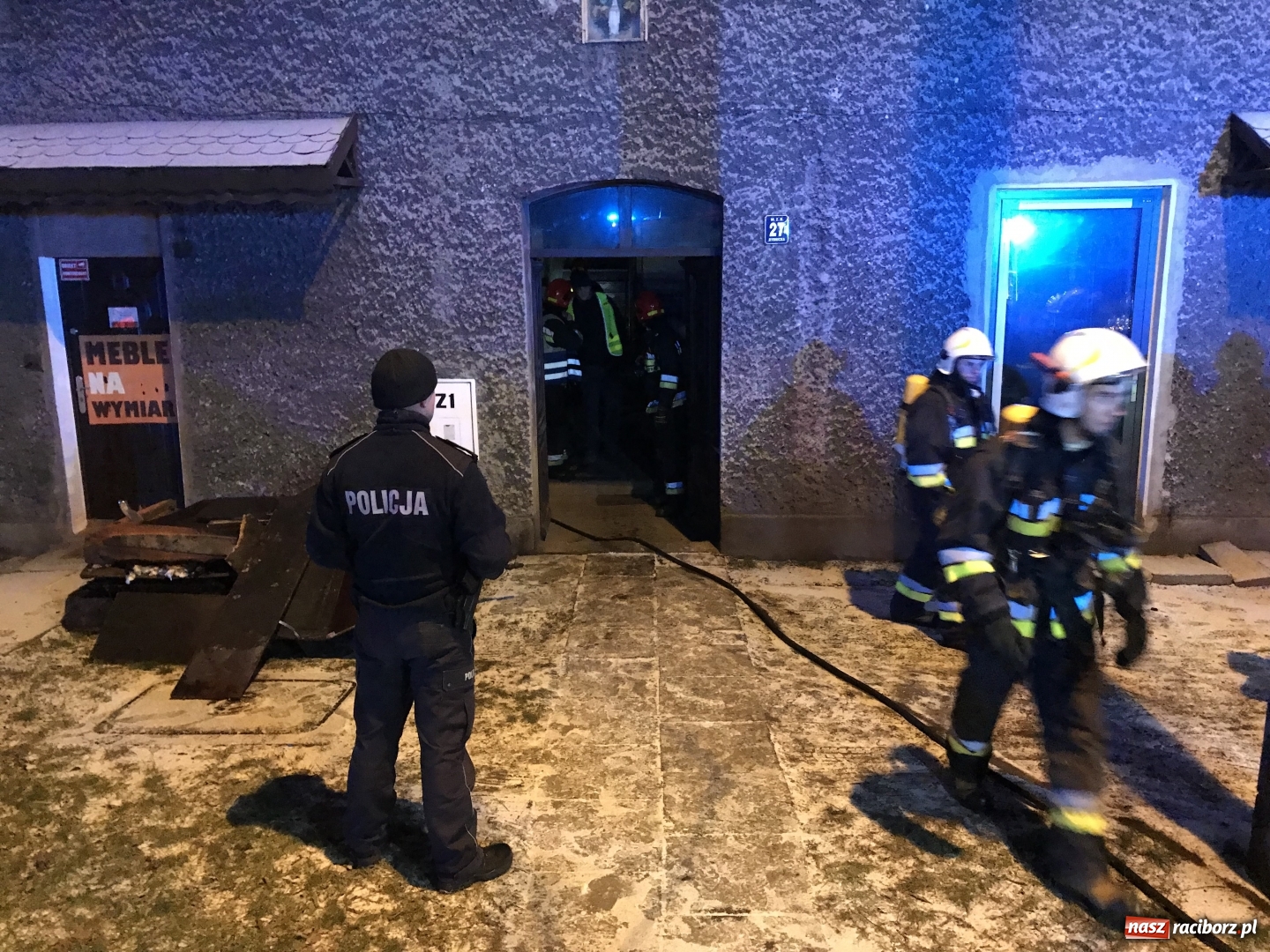 Zdjęcie w galerii na portalu naszraciborz.pl: Pożar na Rybnickiej. Ewakuowano mieszkańców budynku FOTO i WIDEO wiadomości z regionu