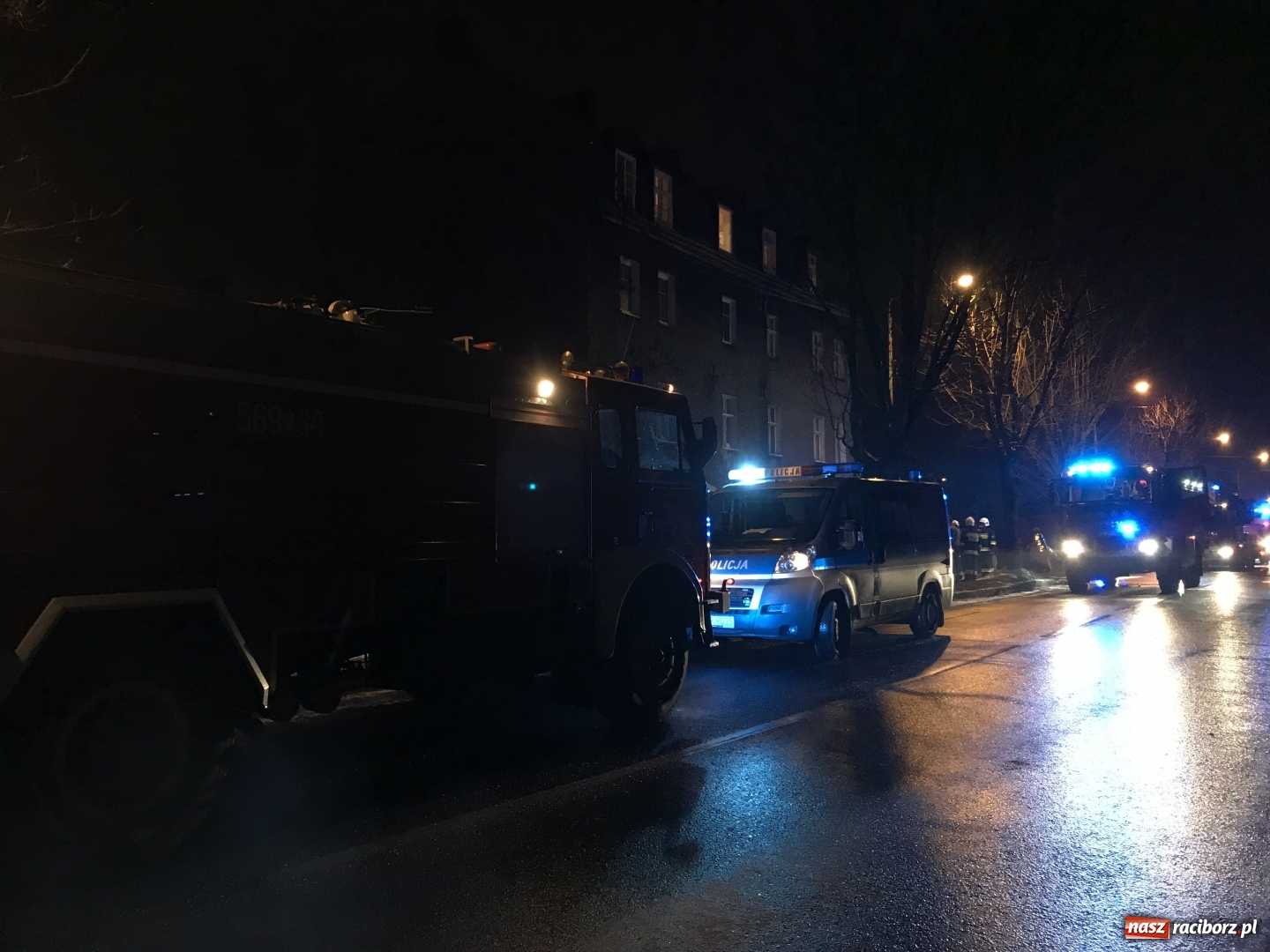Zdjęcie w galerii na portalu naszraciborz.pl: Pożar na Rybnickiej. Ewakuowano mieszkańców budynku FOTO i WIDEO wiadomości z regionu