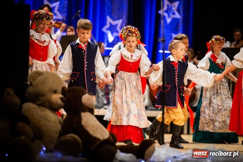 Zdjęcie w galerii na portalu naszraciborz.pl: Koncert charytatywny Źródła na rzecz Rafałka wiadomości z regionu