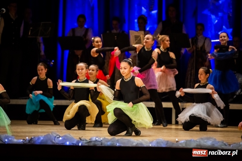 Zdjęcie w galerii na portalu naszraciborz.pl: Koncert charytatywny Źródła na rzecz Rafałka wiadomości z regionu