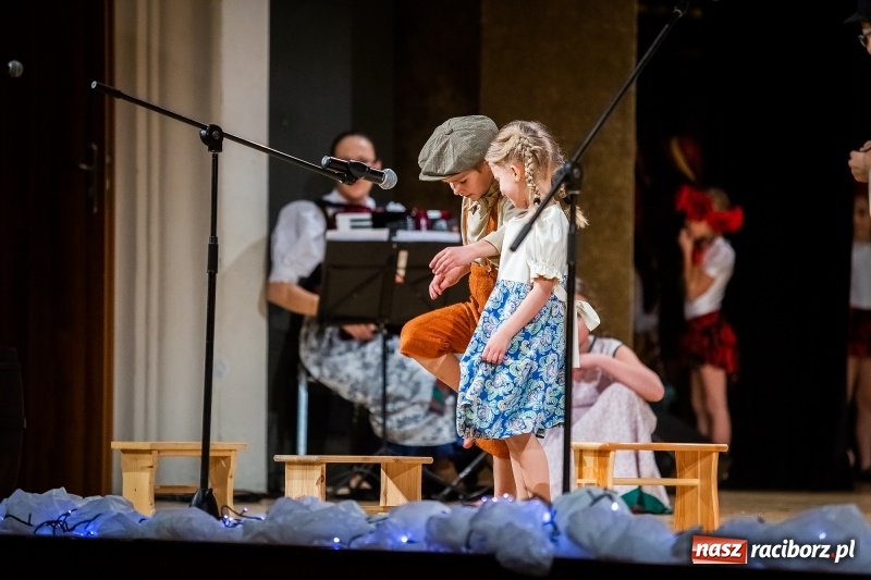 Zdjęcie w galerii na portalu naszraciborz.pl: Koncert charytatywny Źródła na rzecz Rafałka wiadomości z regionu