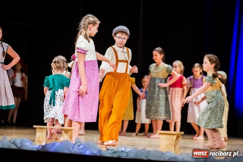 Zdjęcie w galerii na portalu naszraciborz.pl: Koncert charytatywny Źródła na rzecz Rafałka wiadomości z regionu