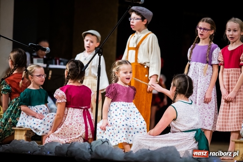 Zdjęcie w galerii na portalu naszraciborz.pl: Koncert charytatywny Źródła na rzecz Rafałka wiadomości z regionu