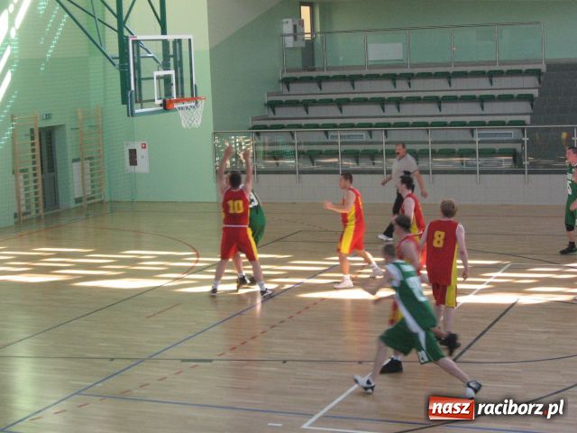 Zdjęcie w galerii na portalu naszraciborz.pl: Finaliści Amatorskiej Ligi Koszykówki wiadomości z regionu