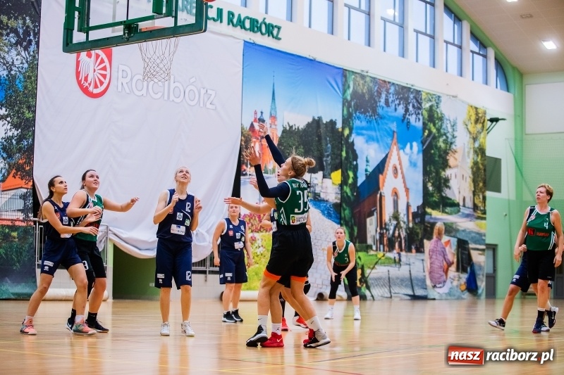Zdjęcie w galerii na portalu naszraciborz.pl: Raciborskim koszykarkom idzie jak po grudzie. Dziewiąty mecz i dziewiąta porażka wiadomości z regionu