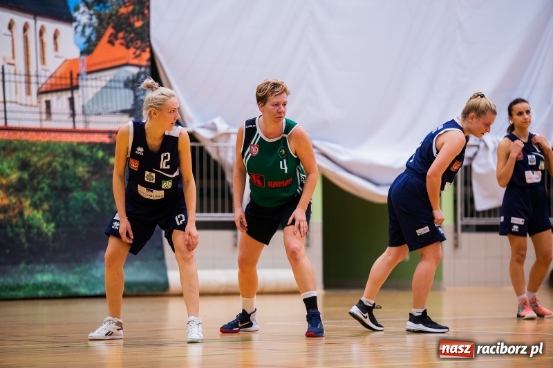 Zdjęcie w galerii na portalu naszraciborz.pl: Raciborskim koszykarkom idzie jak po grudzie. Dziewiąty mecz i dziewiąta porażka wiadomości z regionu