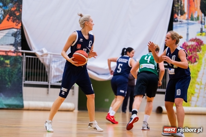 Zdjęcie w galerii na portalu naszraciborz.pl: Raciborskim koszykarkom idzie jak po grudzie. Dziewiąty mecz i dziewiąta porażka wiadomości z regionu