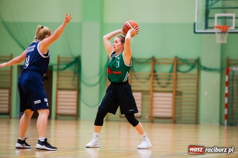 Zdjęcie w galerii na portalu naszraciborz.pl: Raciborskim koszykarkom idzie jak po grudzie. Dziewiąty mecz i dziewiąta porażka wiadomości z regionu