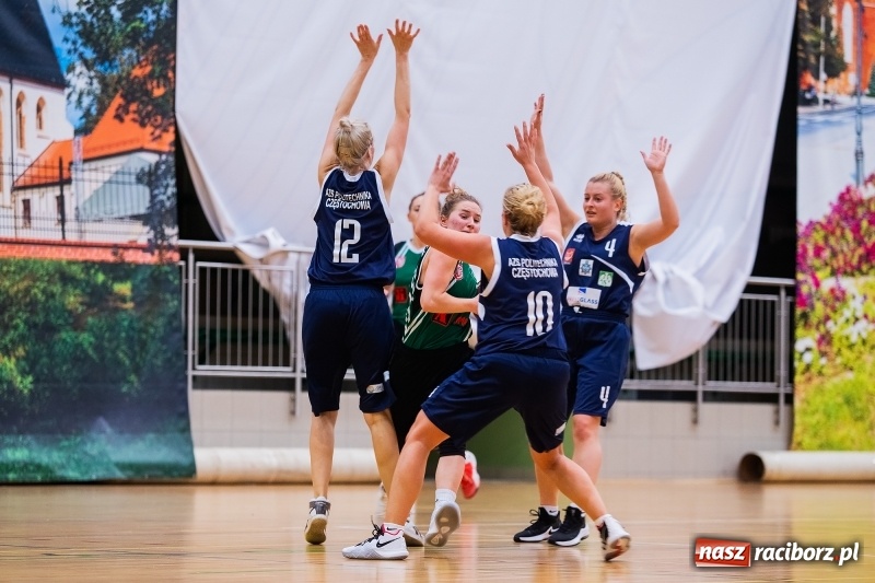 Zdjęcie w galerii na portalu naszraciborz.pl: Raciborskim koszykarkom idzie jak po grudzie. Dziewiąty mecz i dziewiąta porażka wiadomości z regionu