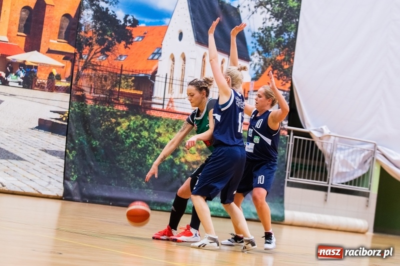Zdjęcie w galerii na portalu naszraciborz.pl: Raciborskim koszykarkom idzie jak po grudzie. Dziewiąty mecz i dziewiąta porażka wiadomości z regionu