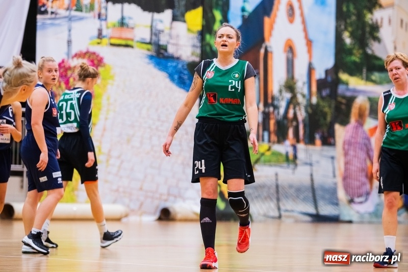 Zdjęcie w galerii na portalu naszraciborz.pl: Raciborskim koszykarkom idzie jak po grudzie. Dziewiąty mecz i dziewiąta porażka wiadomości z regionu