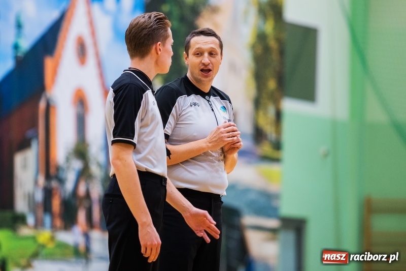 Zdjęcie w galerii na portalu naszraciborz.pl: Raciborskim koszykarkom idzie jak po grudzie. Dziewiąty mecz i dziewiąta porażka wiadomości z regionu