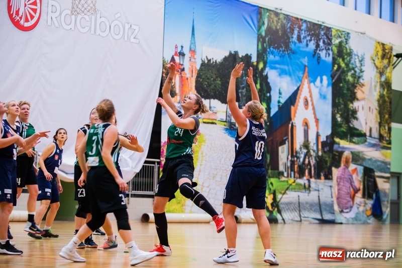 Zdjęcie w galerii na portalu naszraciborz.pl: Raciborskim koszykarkom idzie jak po grudzie. Dziewiąty mecz i dziewiąta porażka wiadomości z regionu