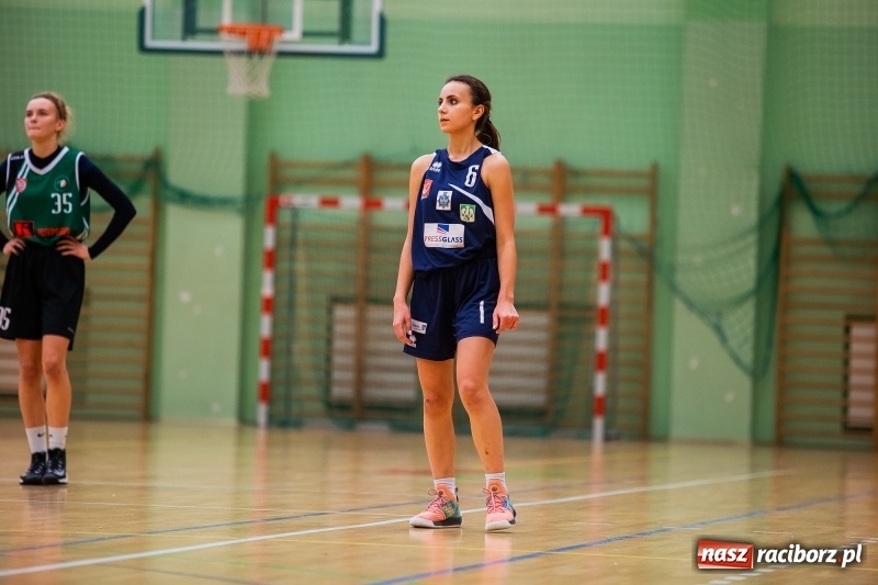 Zdjęcie w galerii na portalu naszraciborz.pl: Raciborskim koszykarkom idzie jak po grudzie. Dziewiąty mecz i dziewiąta porażka wiadomości z regionu