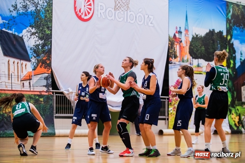 Zdjęcie w galerii na portalu naszraciborz.pl: Raciborskim koszykarkom idzie jak po grudzie. Dziewiąty mecz i dziewiąta porażka wiadomości z regionu