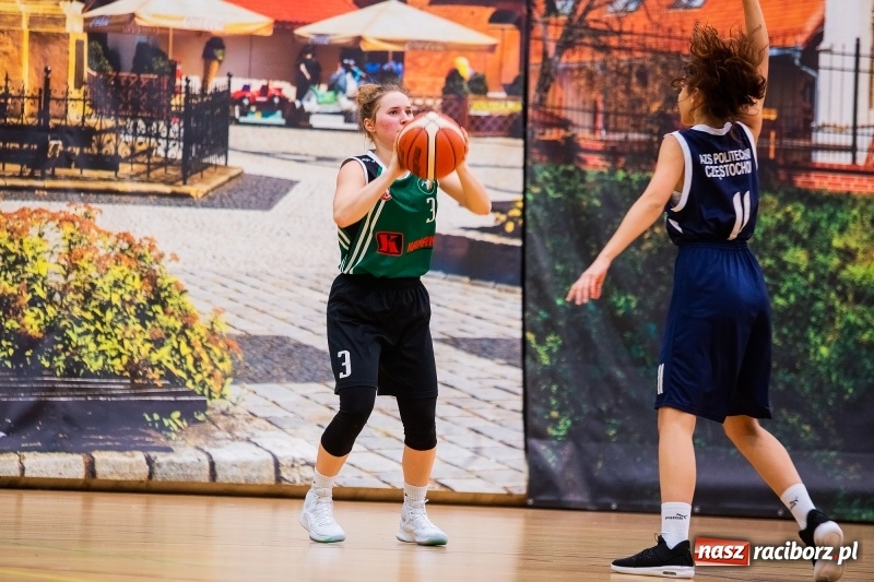 Zdjęcie w galerii na portalu naszraciborz.pl: Raciborskim koszykarkom idzie jak po grudzie. Dziewiąty mecz i dziewiąta porażka wiadomości z regionu