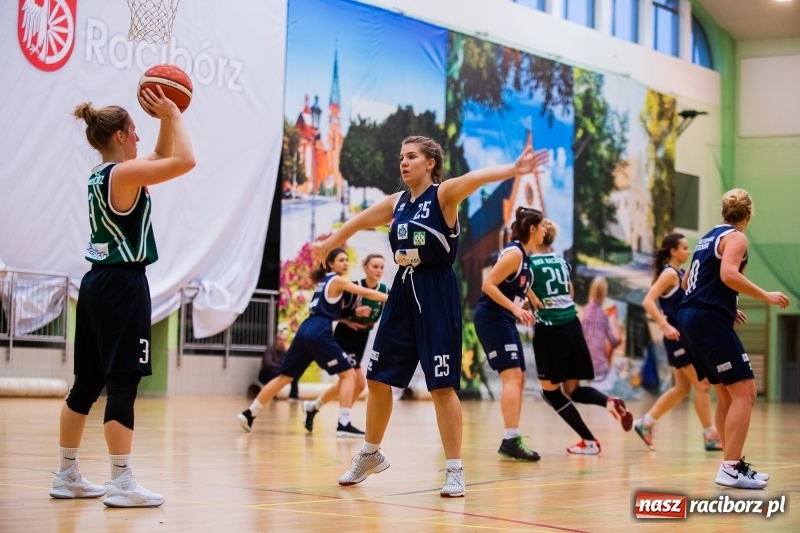 Zdjęcie w galerii na portalu naszraciborz.pl: Raciborskim koszykarkom idzie jak po grudzie. Dziewiąty mecz i dziewiąta porażka wiadomości z regionu