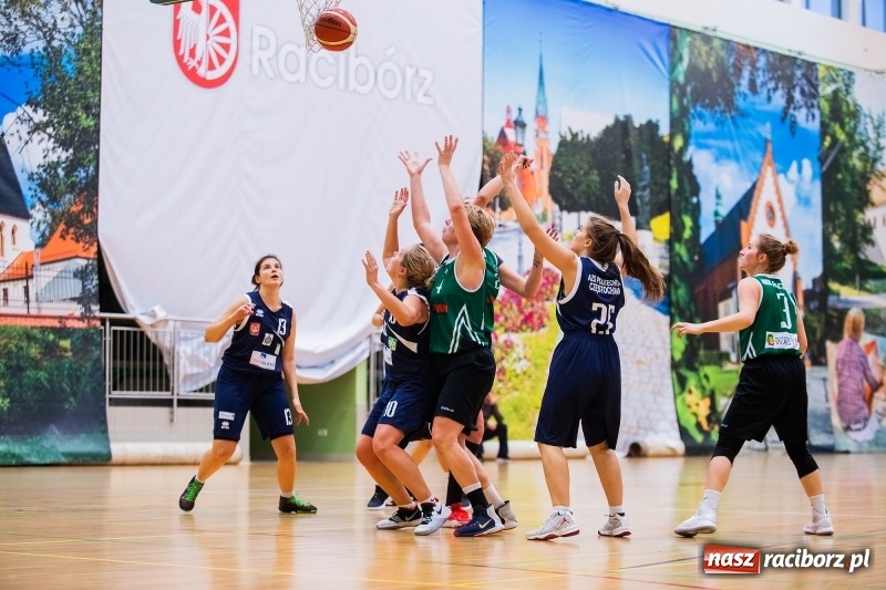 Zdjęcie w galerii na portalu naszraciborz.pl: Raciborskim koszykarkom idzie jak po grudzie. Dziewiąty mecz i dziewiąta porażka wiadomości z regionu