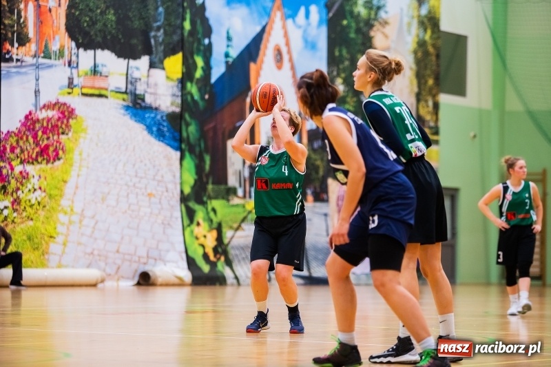 Zdjęcie w galerii na portalu naszraciborz.pl: Raciborskim koszykarkom idzie jak po grudzie. Dziewiąty mecz i dziewiąta porażka wiadomości z regionu