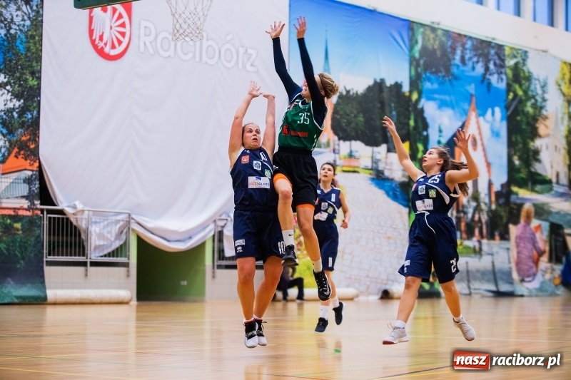 Zdjęcie w galerii na portalu naszraciborz.pl: Raciborskim koszykarkom idzie jak po grudzie. Dziewiąty mecz i dziewiąta porażka wiadomości z regionu