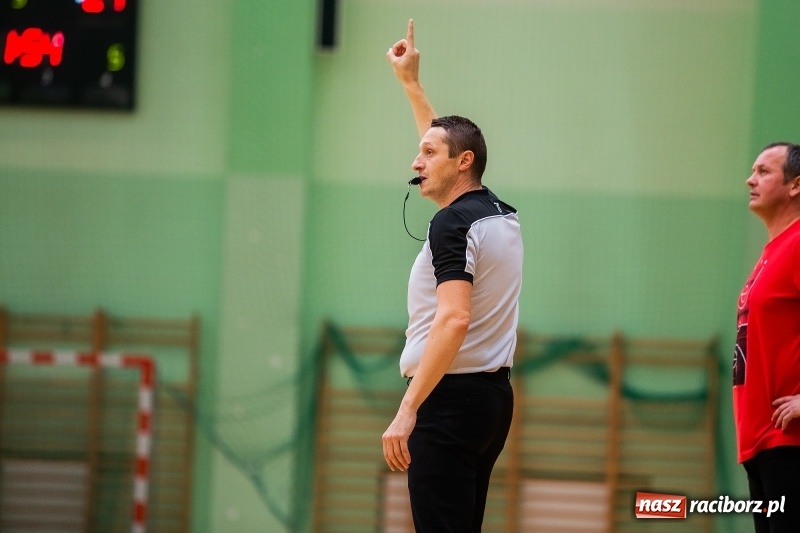 Zdjęcie w galerii na portalu naszraciborz.pl: Raciborskim koszykarkom idzie jak po grudzie. Dziewiąty mecz i dziewiąta porażka wiadomości z regionu