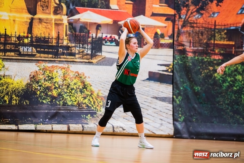 Zdjęcie w galerii na portalu naszraciborz.pl: Raciborskim koszykarkom idzie jak po grudzie. Dziewiąty mecz i dziewiąta porażka wiadomości z regionu