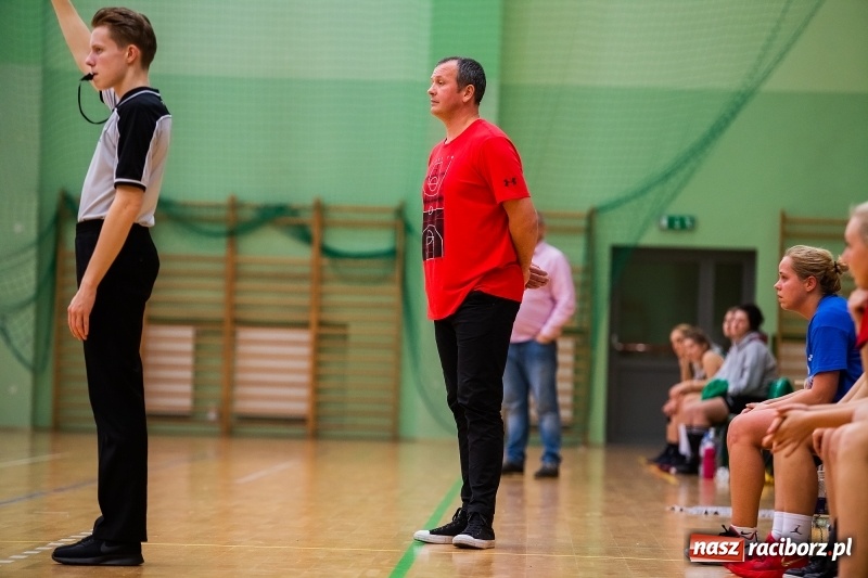 Zdjęcie w galerii na portalu naszraciborz.pl: Raciborskim koszykarkom idzie jak po grudzie. Dziewiąty mecz i dziewiąta porażka wiadomości z regionu