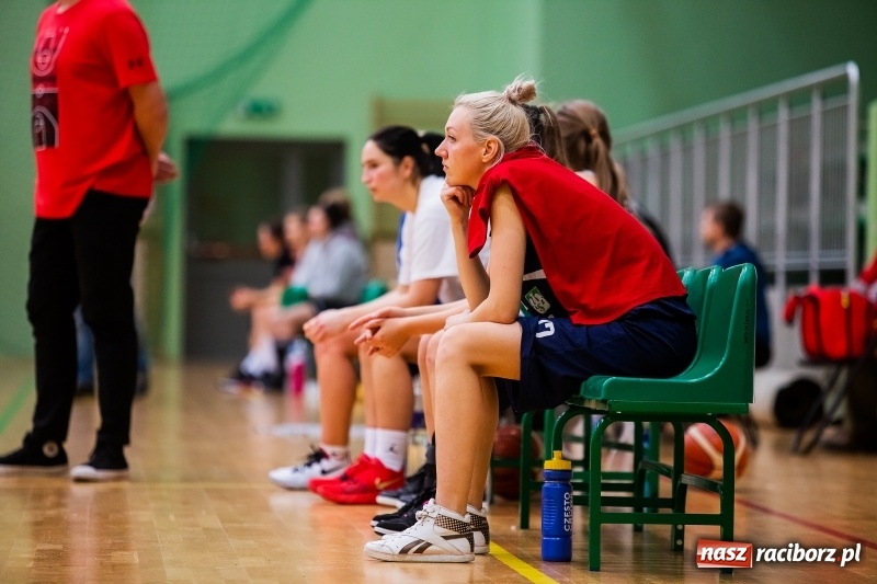 Zdjęcie w galerii na portalu naszraciborz.pl: Raciborskim koszykarkom idzie jak po grudzie. Dziewiąty mecz i dziewiąta porażka wiadomości z regionu