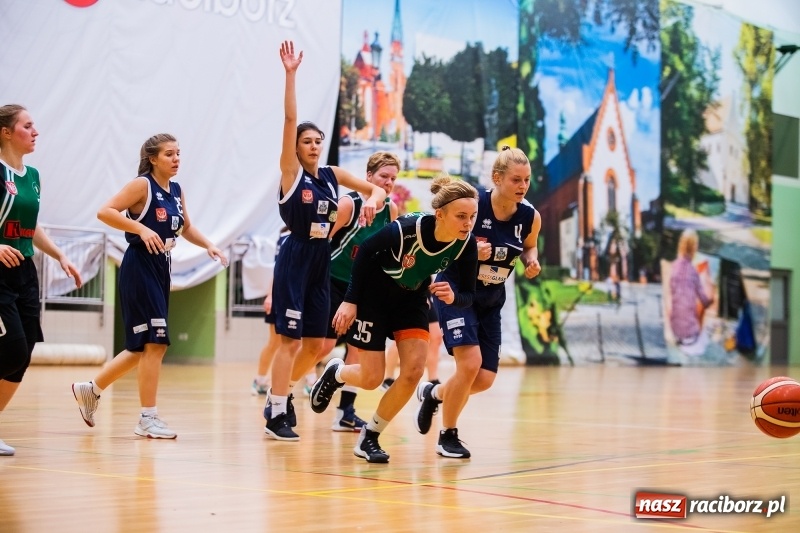 Zdjęcie w galerii na portalu naszraciborz.pl: Raciborskim koszykarkom idzie jak po grudzie. Dziewiąty mecz i dziewiąta porażka wiadomości z regionu