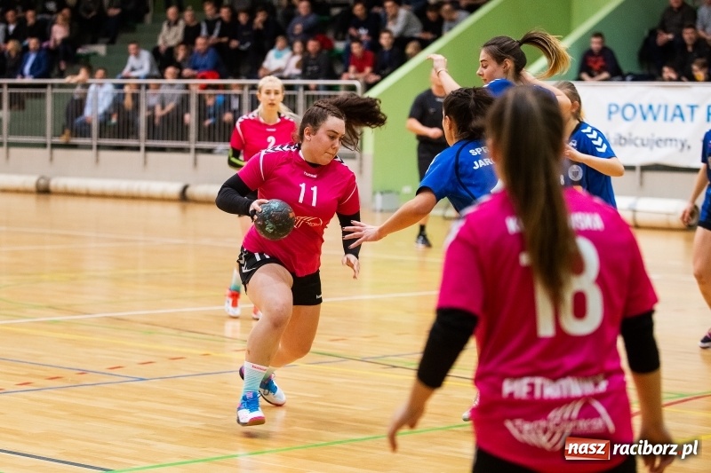 Zdjęcie w galerii na portalu naszraciborz.pl: Szczypiornistki UKS Start Pietrowice Wielkie zakończyły rok zwycięstwem wiadomości z regionu