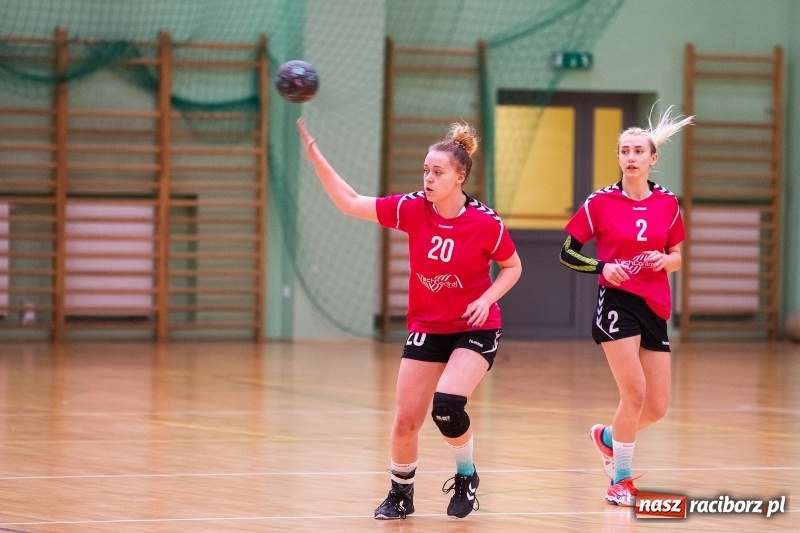 Zdjęcie w galerii na portalu naszraciborz.pl: Szczypiornistki UKS Start Pietrowice Wielkie zakończyły rok zwycięstwem wiadomości z regionu