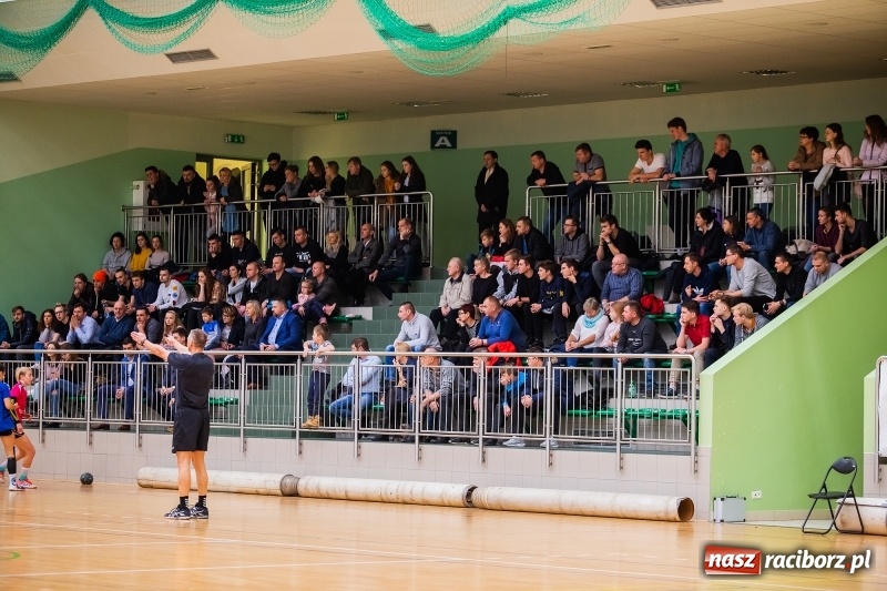 Zdjęcie w galerii na portalu naszraciborz.pl: Szczypiornistki UKS Start Pietrowice Wielkie zakończyły rok zwycięstwem wiadomości z regionu