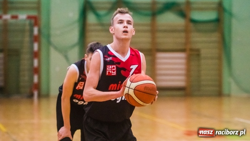 Zdjęcie w galerii na portalu naszraciborz.pl: Żorska Akademia Koszykówki niestraszna raciborskiej Ofensywie wiadomości z regionu
