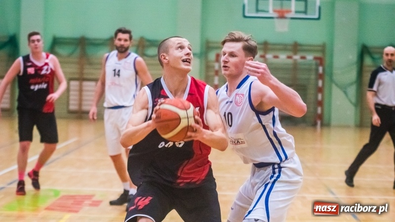 Zdjęcie w galerii na portalu naszraciborz.pl: Żorska Akademia Koszykówki niestraszna raciborskiej Ofensywie wiadomości z regionu