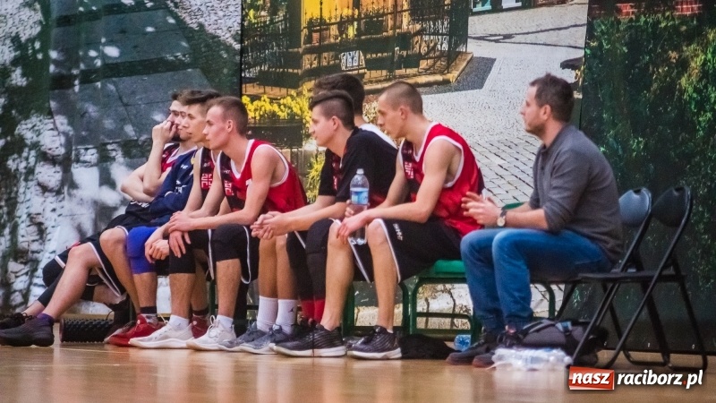 Zdjęcie w galerii na portalu naszraciborz.pl: Żorska Akademia Koszykówki niestraszna raciborskiej Ofensywie wiadomości z regionu