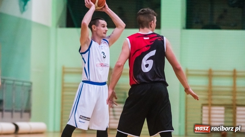 Zdjęcie w galerii na portalu naszraciborz.pl: Żorska Akademia Koszykówki niestraszna raciborskiej Ofensywie wiadomości z regionu