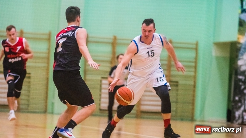 Zdjęcie w galerii na portalu naszraciborz.pl: Żorska Akademia Koszykówki niestraszna raciborskiej Ofensywie wiadomości z regionu