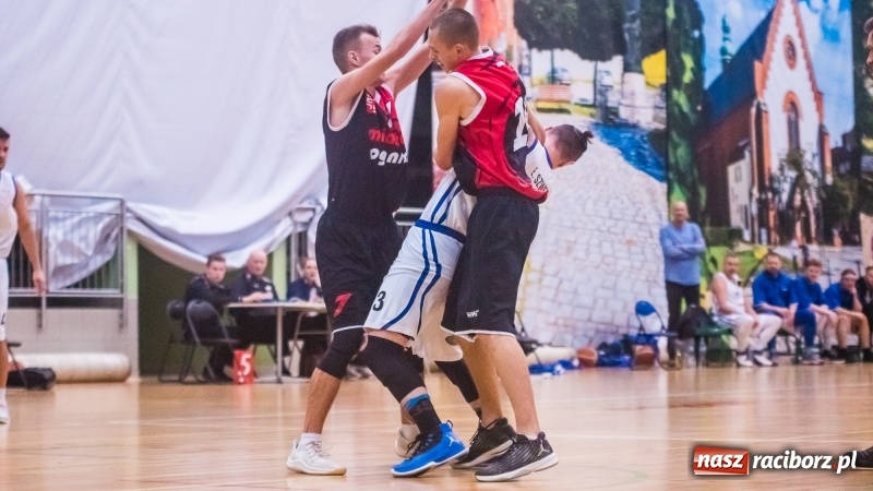 Zdjęcie w galerii na portalu naszraciborz.pl: Żorska Akademia Koszykówki niestraszna raciborskiej Ofensywie wiadomości z regionu