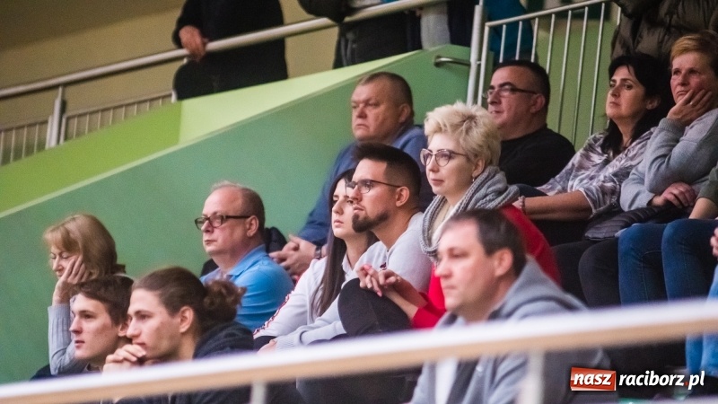 Zdjęcie w galerii na portalu naszraciborz.pl: Żorska Akademia Koszykówki niestraszna raciborskiej Ofensywie wiadomości z regionu