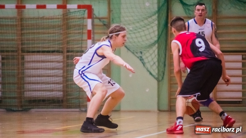 Zdjęcie w galerii na portalu naszraciborz.pl: Żorska Akademia Koszykówki niestraszna raciborskiej Ofensywie wiadomości z regionu