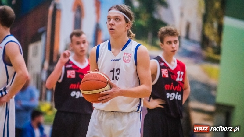 Zdjęcie w galerii na portalu naszraciborz.pl: Żorska Akademia Koszykówki niestraszna raciborskiej Ofensywie wiadomości z regionu