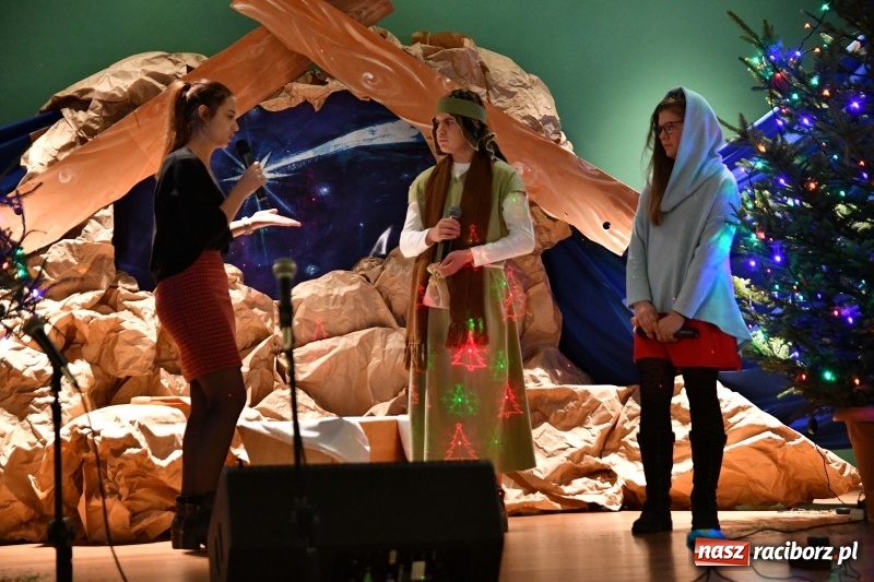 Zdjęcie w galerii na portalu naszraciborz.pl: ARS wystawił Jasełka na nowy czas  wiadomości z regionu