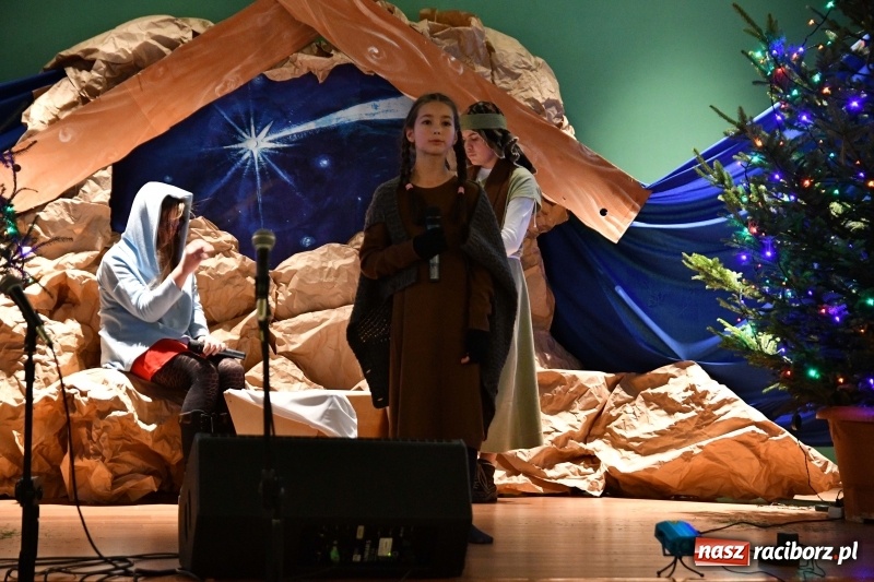 Zdjęcie w galerii na portalu naszraciborz.pl: ARS wystawił Jasełka na nowy czas  wiadomości z regionu