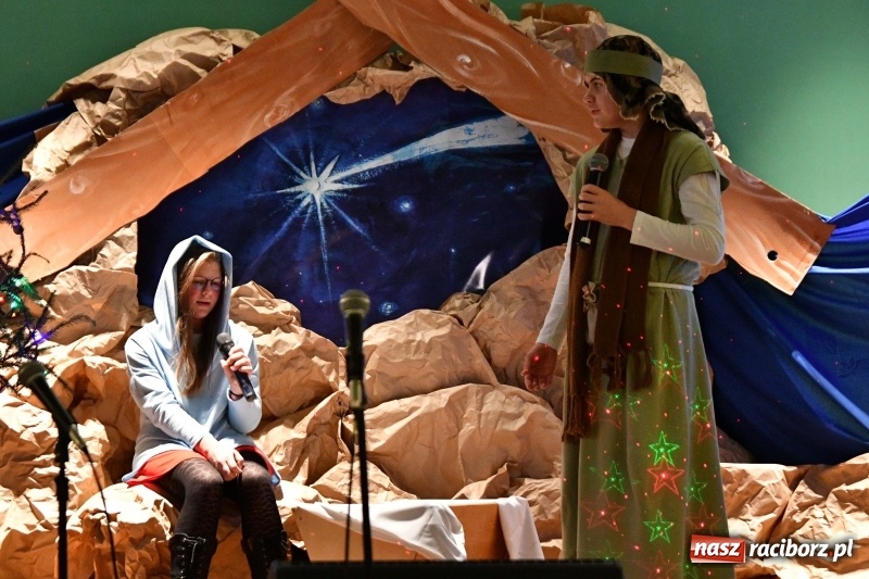 Zdjęcie w galerii na portalu naszraciborz.pl: ARS wystawił Jasełka na nowy czas  wiadomości z regionu
