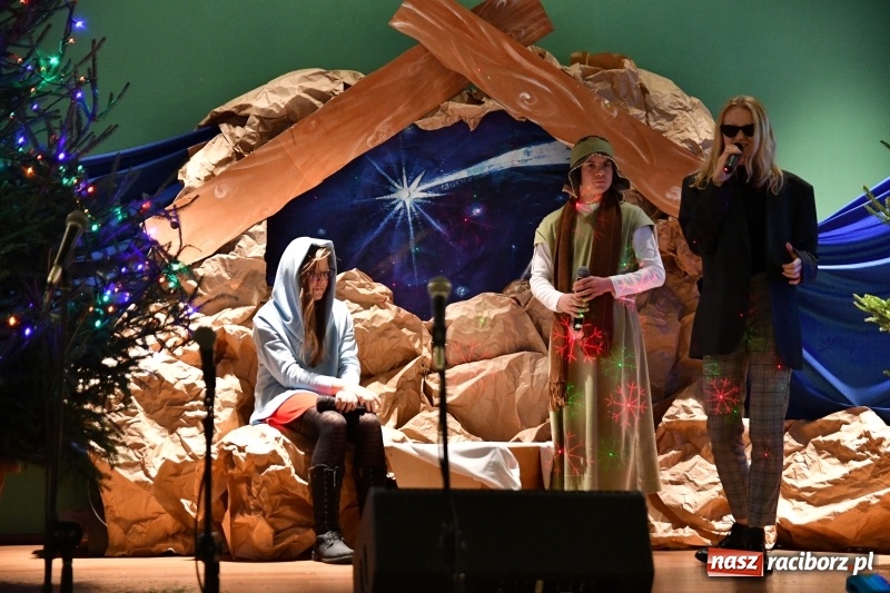 Zdjęcie w galerii na portalu naszraciborz.pl: ARS wystawił Jasełka na nowy czas  wiadomości z regionu